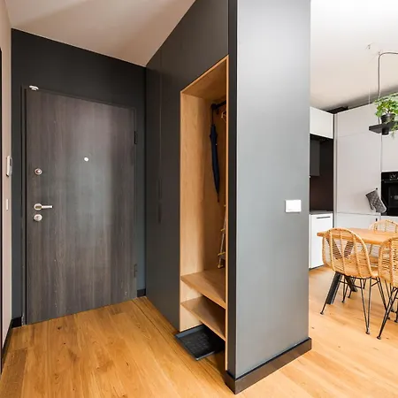 Praga Poludnie Chic By Bookinghost *