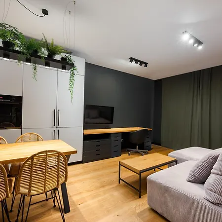 Praga Poludnie Chic By Bookinghost ורשה