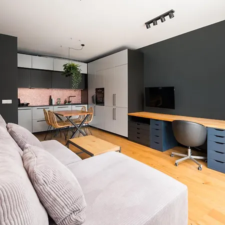 Praga Poludnie Chic By Bookinghost *