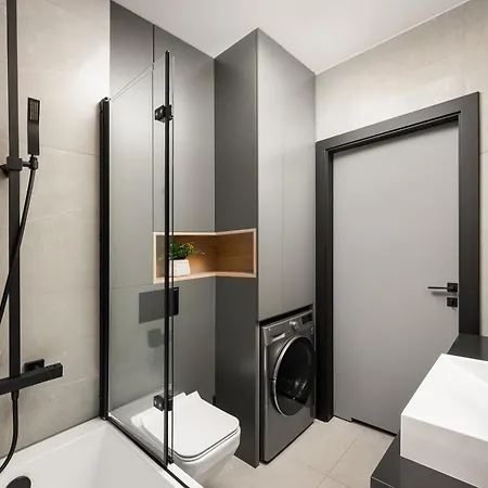 Praga Poludnie Chic By Bookinghost *